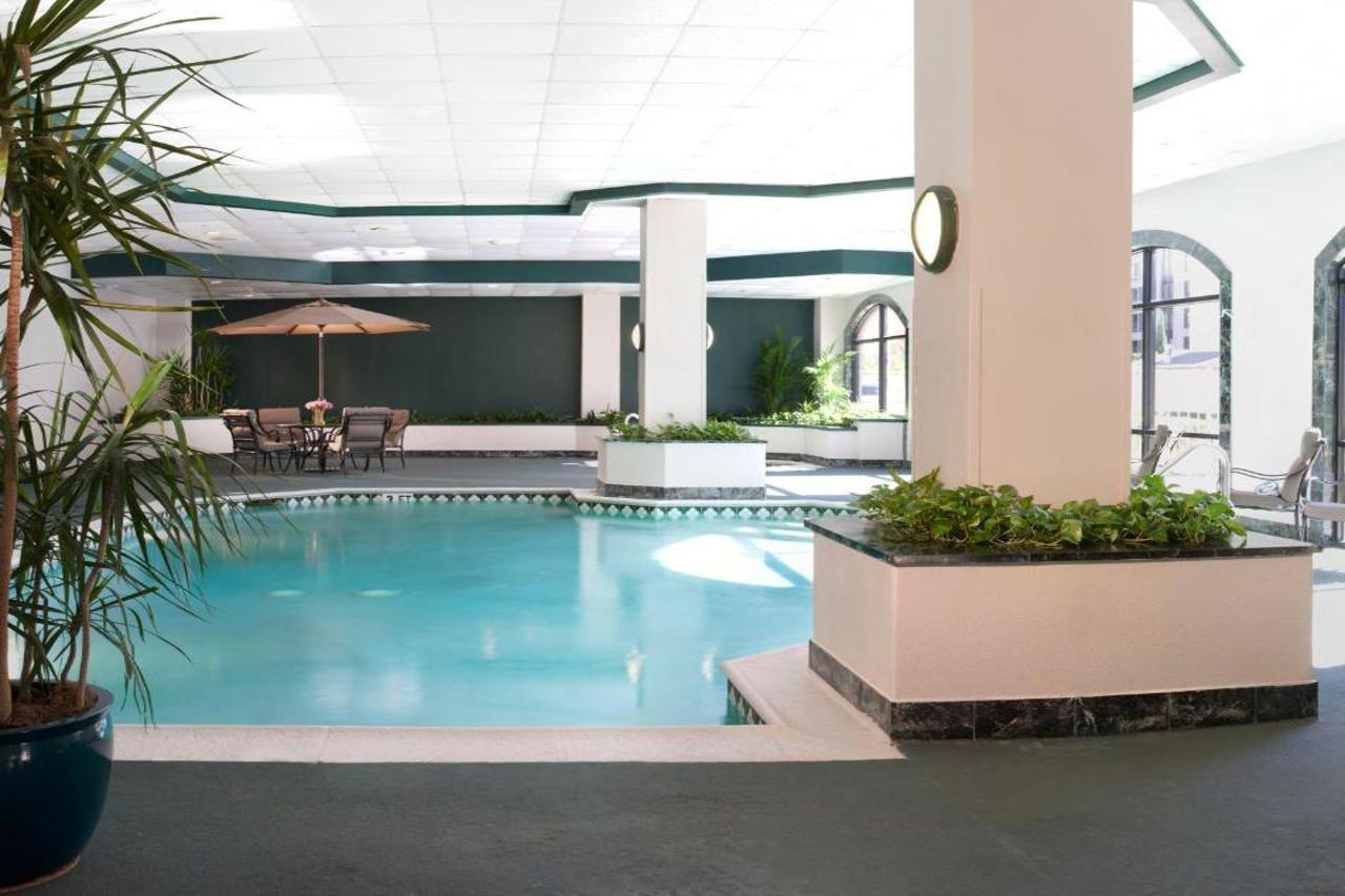 Embassy Suites By Hilton Houston Near The Galleria Buitenkant foto